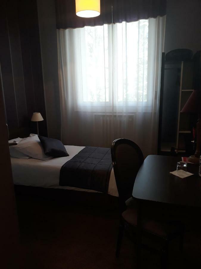 Hostellerie De La Quenoeuille Marquise Exteriér fotografie